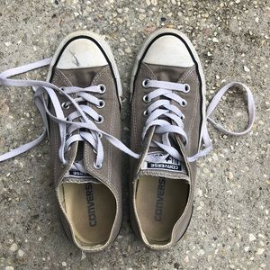 Grey low top Converse
